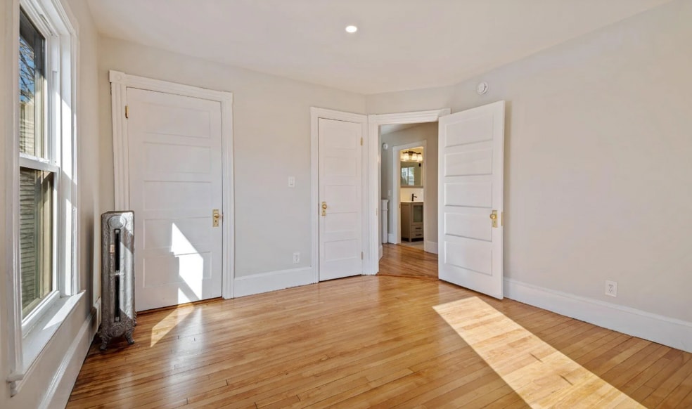 Building Photo - 29A Pine St