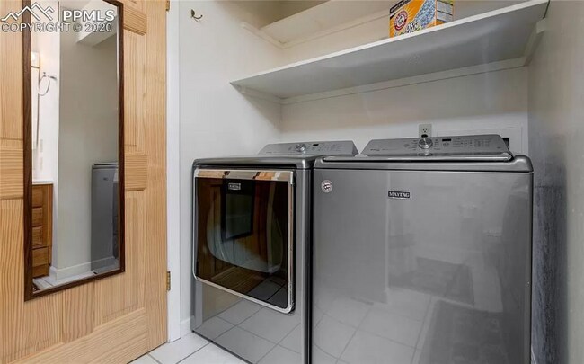 Building Photo - 5365 Silver Spur Ave