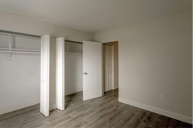 Building Photo - 2716 Vandiver Dr