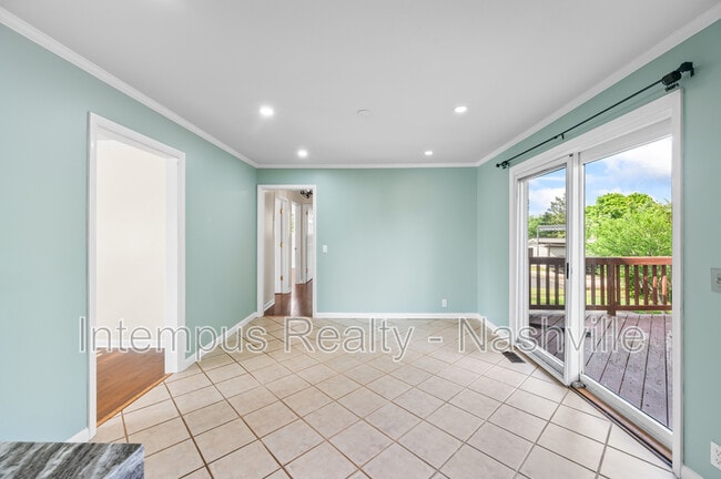 Building Photo - 7020 Bonnamere Dr