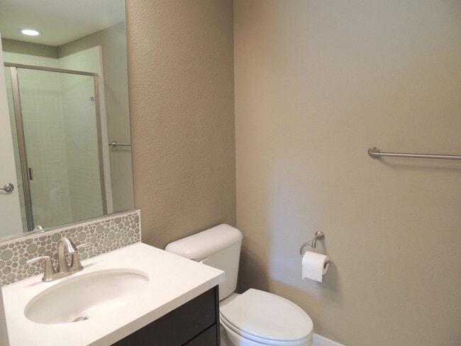 Building Photo - Hurry! RARE VACANCY! 3 BR Model home with ...