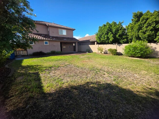 Building Photo - 9 S 195th Ln