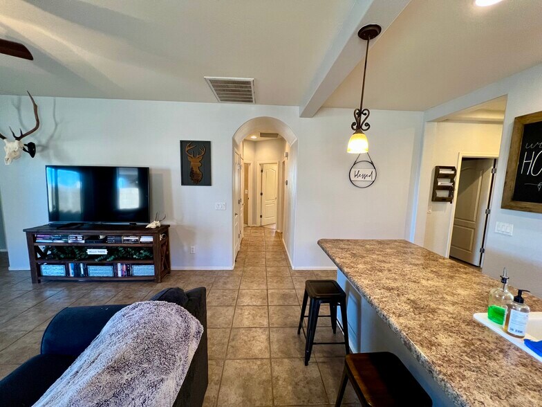 Building Photo - 4210 E Alamo St