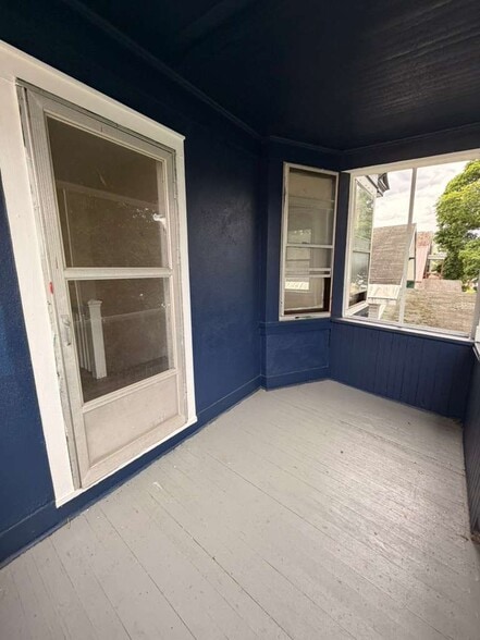 Building Photo - 754 3rd Ave