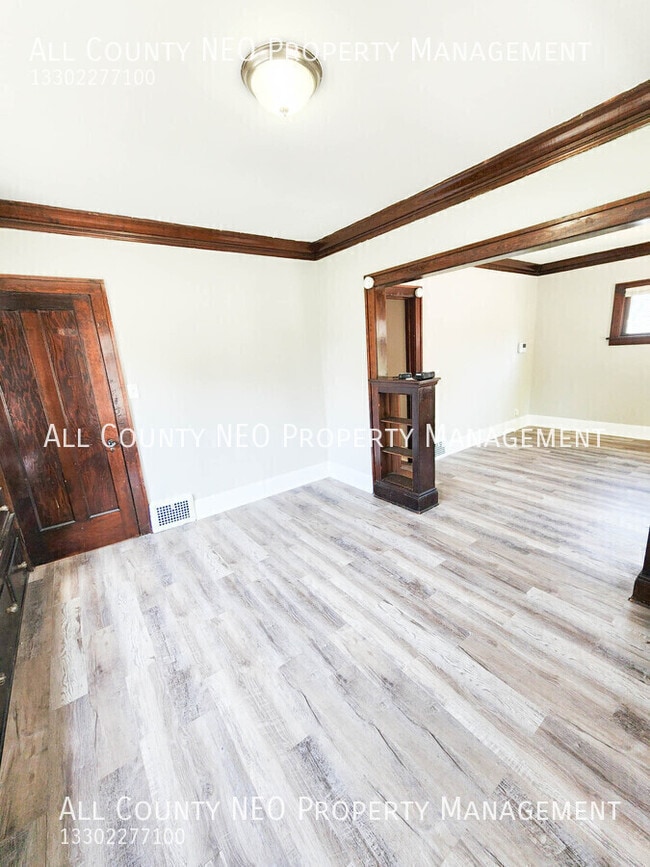 Building Photo - 3046 E 130th St