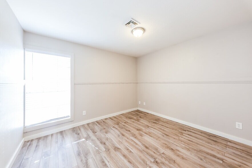 Building Photo - 6528 W Grandview Rd