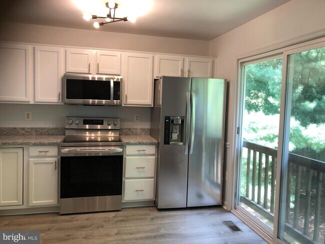 Building Photo - 5558 Clifton Crest Way