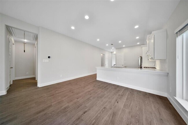 Building Photo - 615 Sand Branch Dr