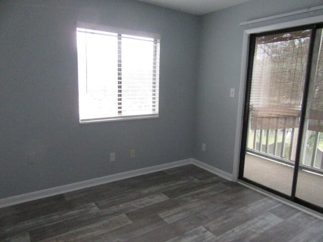 Building Photo - 10174 Beach Dr SW