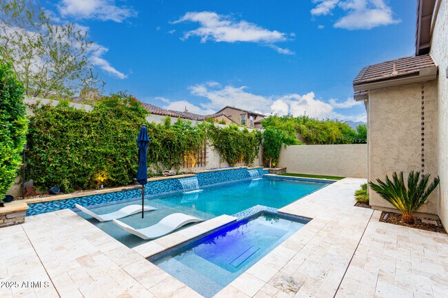 Building Photo - 9250 E Via De Vaquero Dr