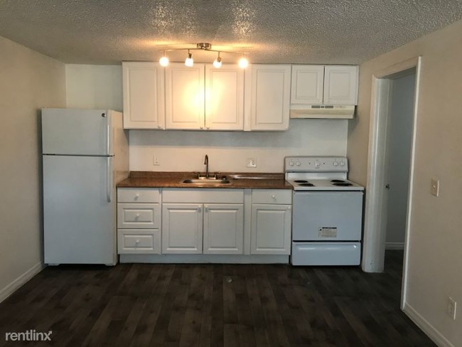 Building Photo - Studio, 1 bath Apartment - 4900 North Lane