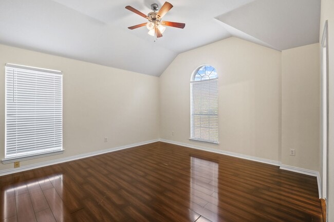Building Photo - Stunning 4-Bedroom Rental Home with office...