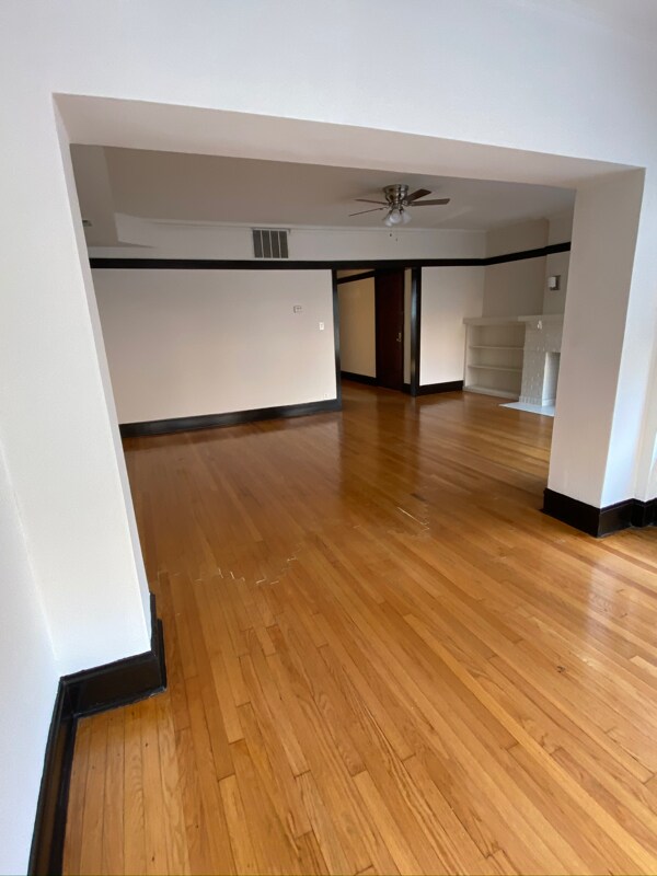 Building Photo - 1419 W Leland Ave