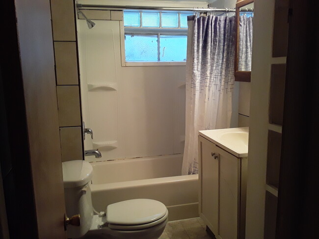 Bathroom - 415 E Sherman St