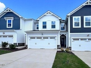 Building Photo - 136 Kobus Ct