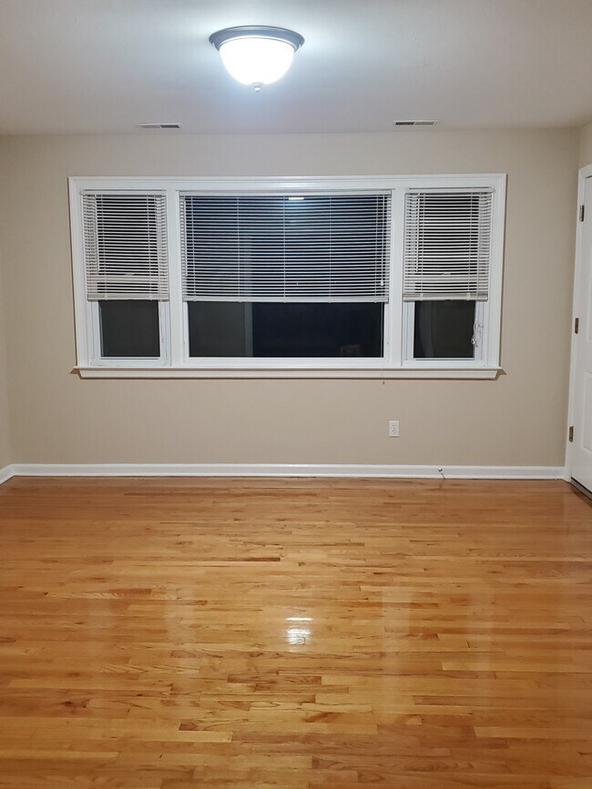 Building Photo - 28 Sampson St