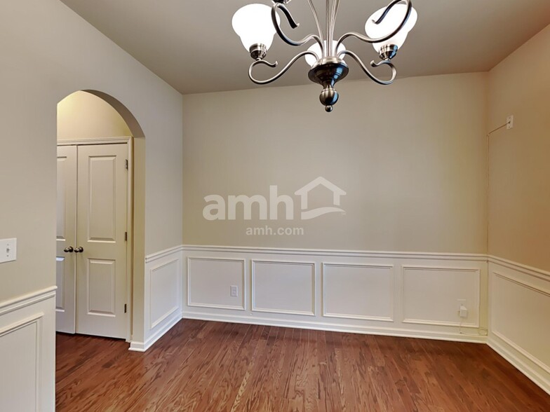 Building Photo - 491 Twain Cir