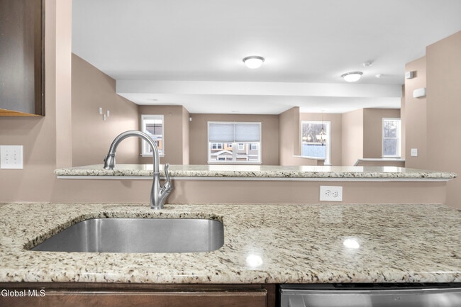 Building Photo - 15 Clarice Ln