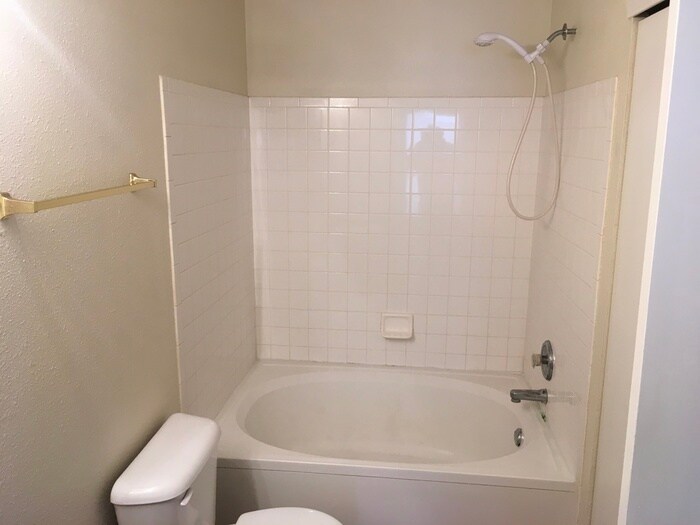 Building Photo - 10879 Walnut Grove Bend