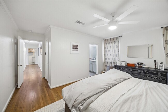 Building Photo - 3110 Castlewood St