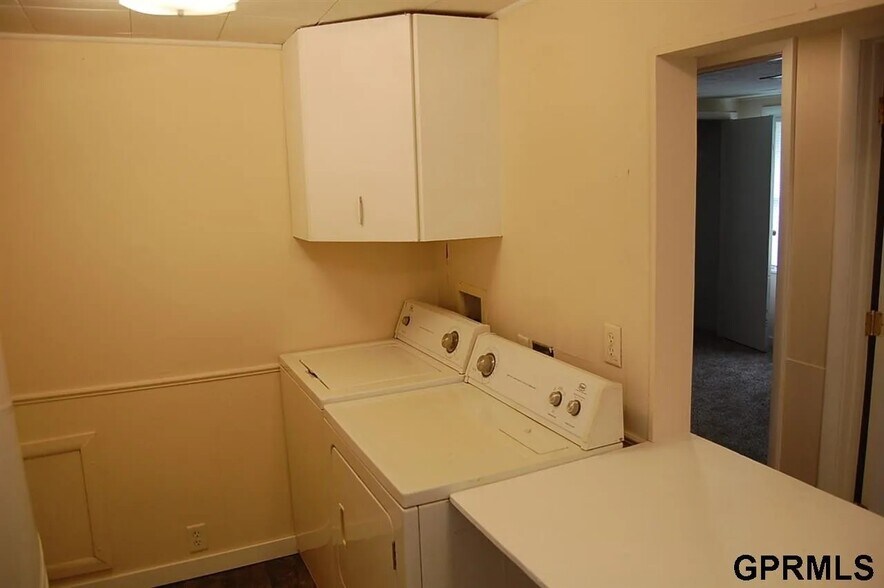 Building Photo - 610 W 22nd Ave