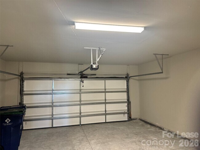 Building Photo - 1007 Maylen Trce