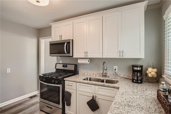 Building Photo - 2339 Ben Hill Rd