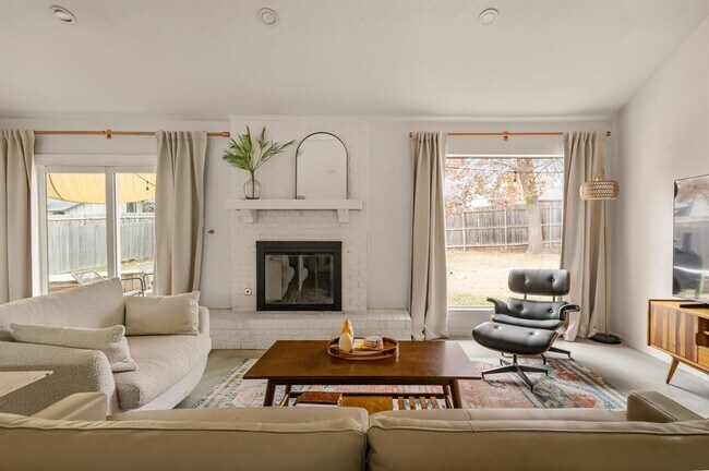 Building Photo - 9300 Meadow Vale