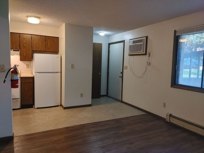 Building Photo - $895 | 1 Bedroom, 1 Bathroom Apartment | N...