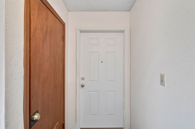 Building Photo - 455 Topaz Dr