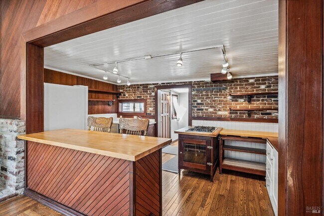 Building Photo - 415 Turney St