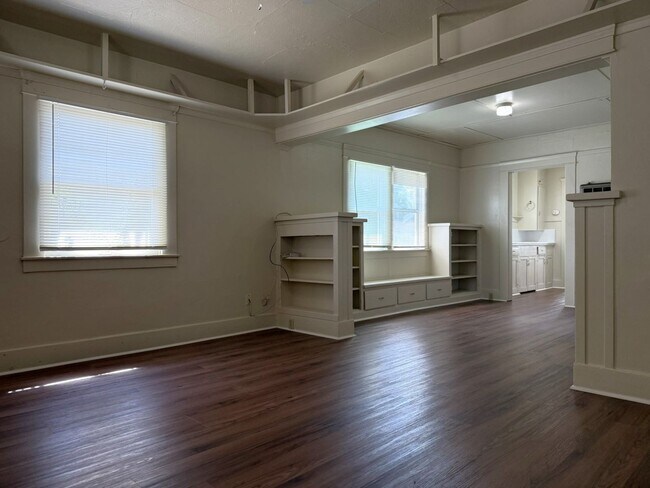 Building Photo - 854w22nd
