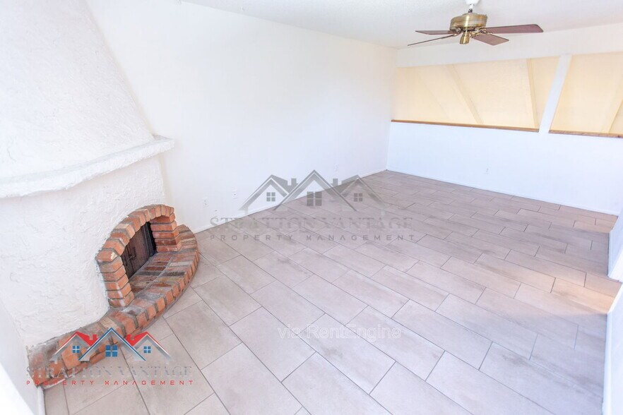 Building Photo - 1831 W Mulberry Dr