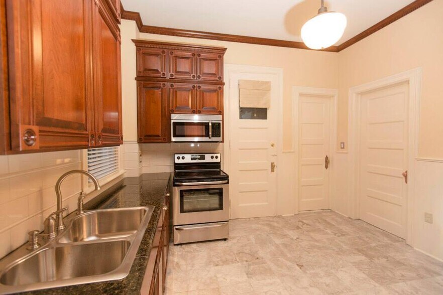 Kitchen - 378 W Church St