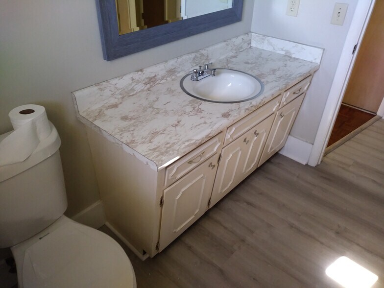 Building Photo - 2512 Sharron Dr