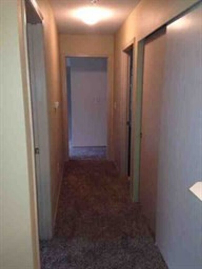 Building Photo - Charming 2-Bedroom Ground-Level Home in Qu...