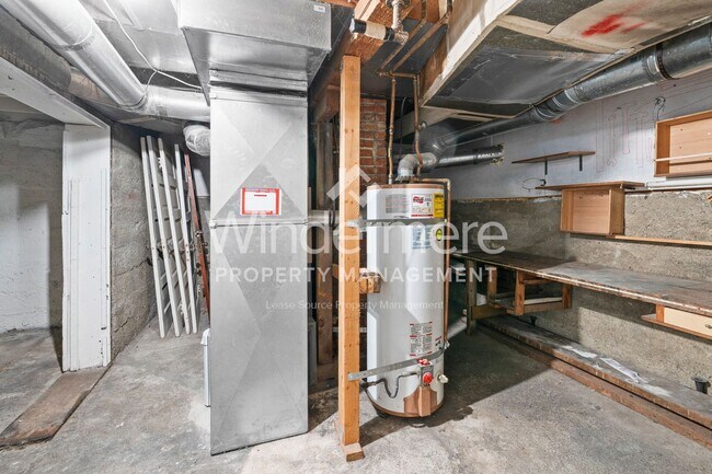 Building Photo - **Half off Full 1st Month's Rent** Beautif...