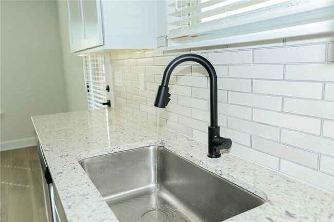 Building Photo - 3213 SW Lovely Ln