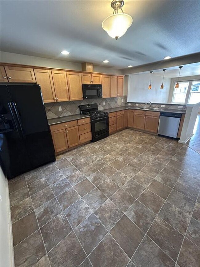 Building Photo - 206 Walnut Grove Ct