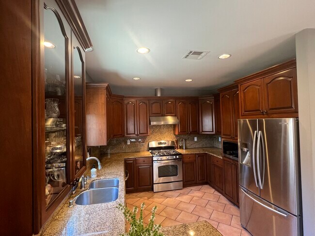 Kitchen - 6947 Jellico Ave