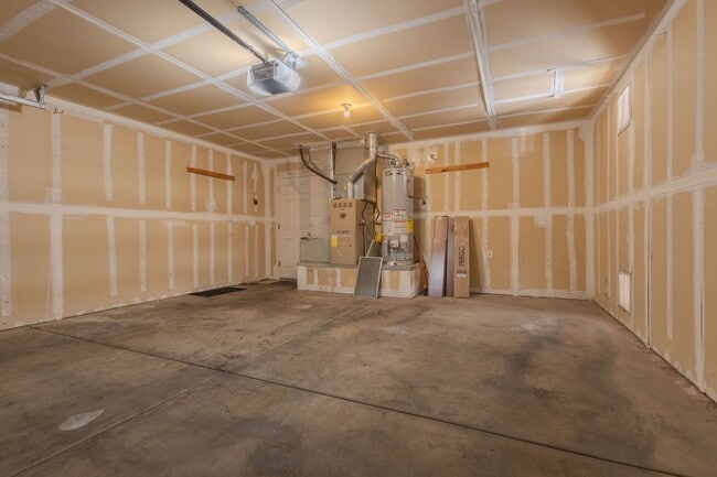 Building Photo - 3 Bedroom 2 Bathroom