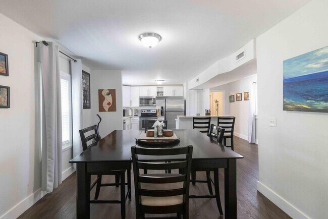 Building Photo - 915 3rd St