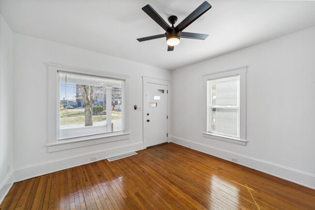 Building Photo - 1356 W 58th St