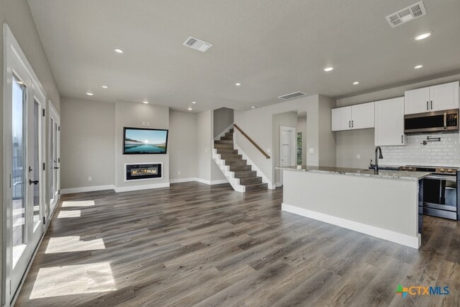 Building Photo - 1216 Canyon Lake Dr