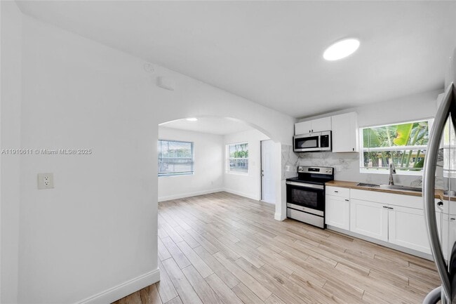 Building Photo - 6044 Funston St