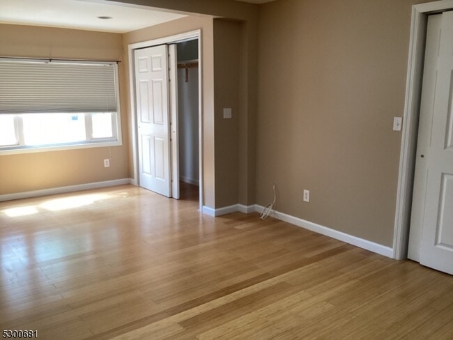 Building Photo - 275 Wanaque Ave
