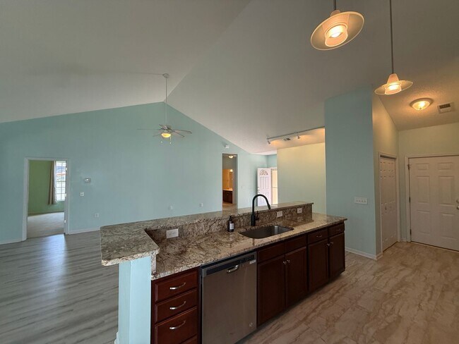 Building Photo - 2302 Clandon Dr