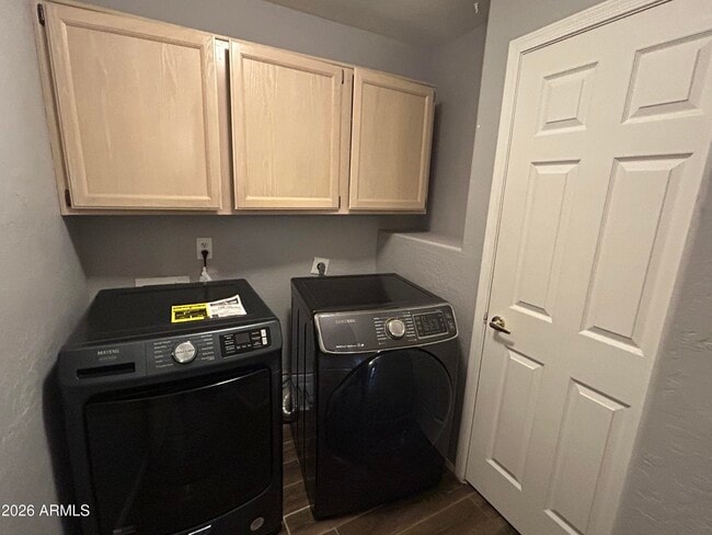 Building Photo - 1210 E Briarwood Terrace