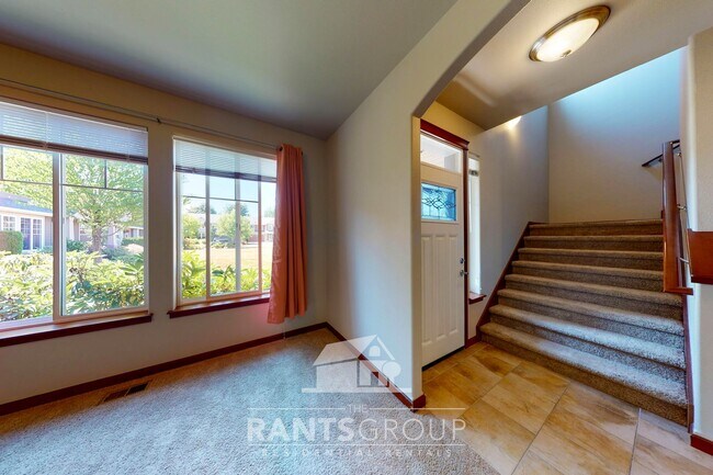 Building Photo - Beautiful Home In Puyallup! Easy JBLM Comm...