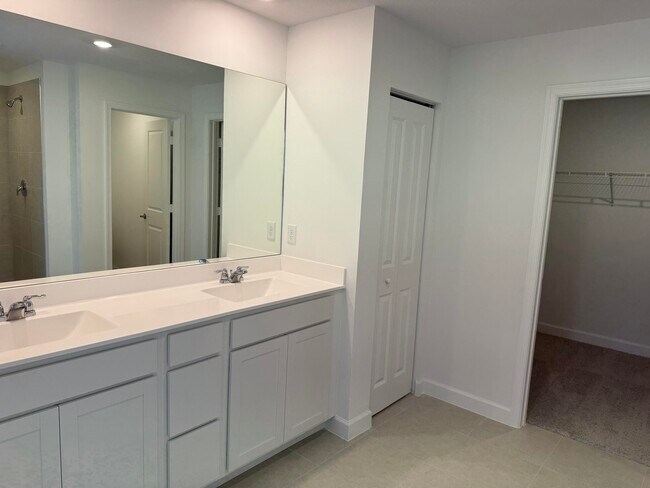 Building Photo - 10445 NW Suncrest Lp